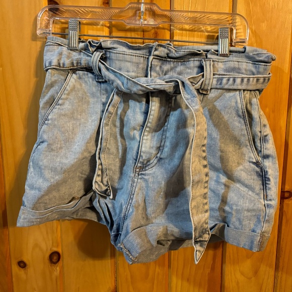 Express Women’s Light Denim Jeans - Picture 2 of 7